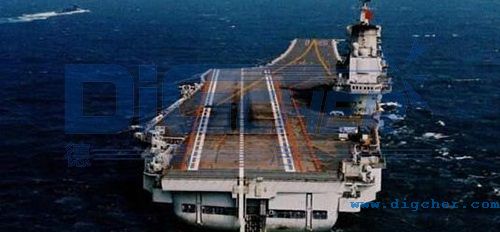 遼寧號航空母(mǔ)艦跑道黑印