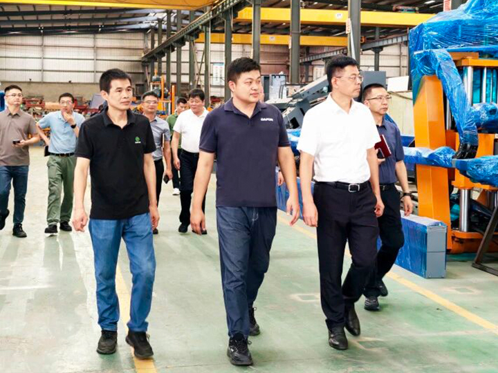 南安市(shì)長王連讚一行蒞臨(lín)色多多视频污機械調研考察